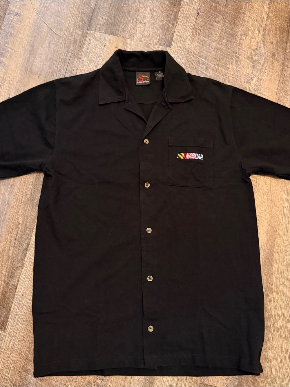 ST. CLAIR APPAREL MEN’s blk NASCAR Button down collared, sleeved shirt Medium
